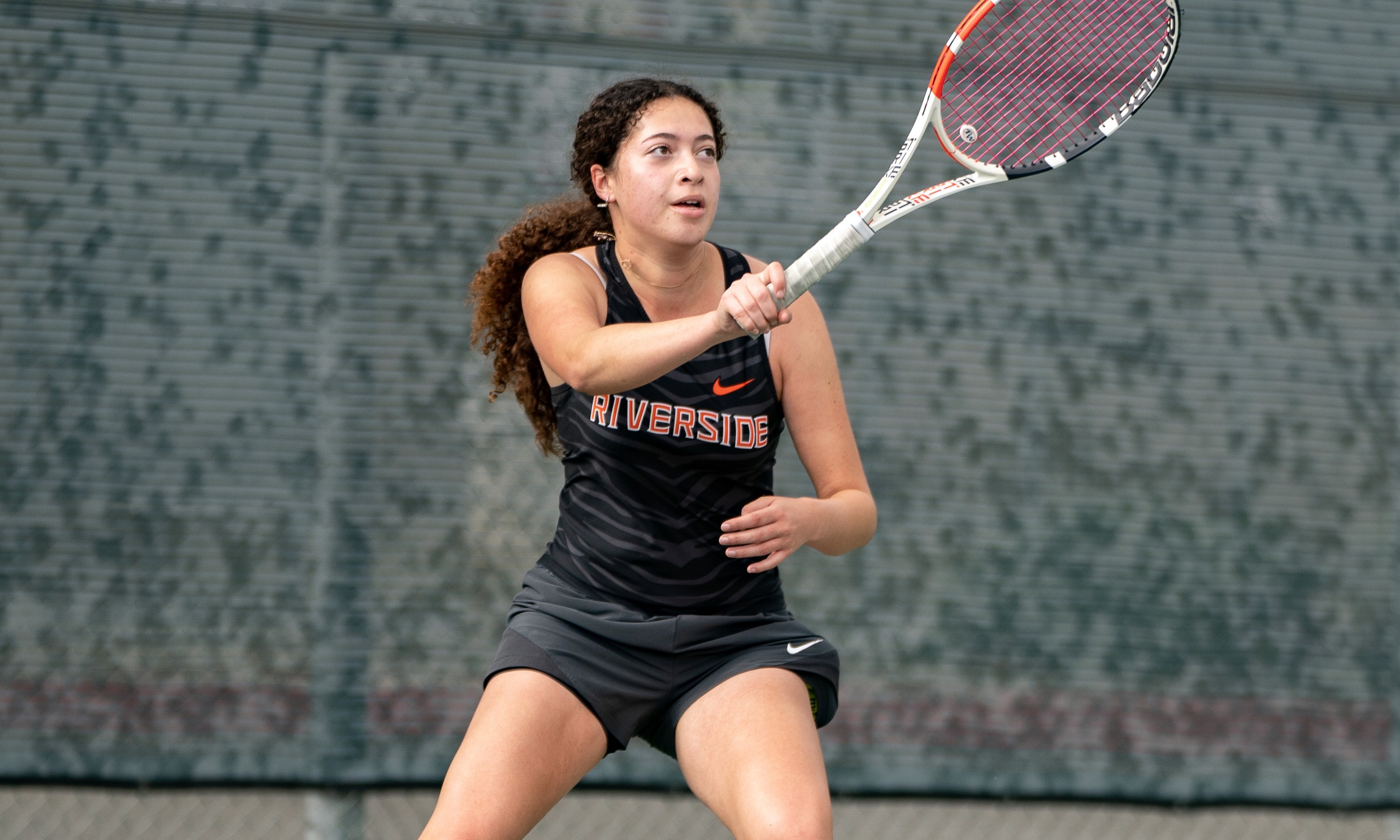 Women's Tennis Snags Conference Win, Carrillo Bags Seventh-Straight Win